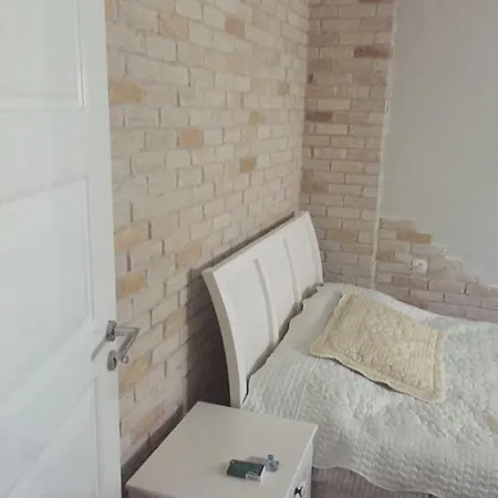 Villa Spacious 3-story W Garden&pool,400m To *