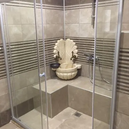 Spacious 3-story W Garden&pool,400m To Villa *