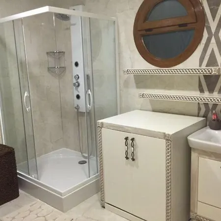 Villa Spacious 3-story W Garden&pool,400m To Ayvalı