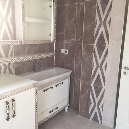 Spacious 3-story W Garden&pool,400m To Villa