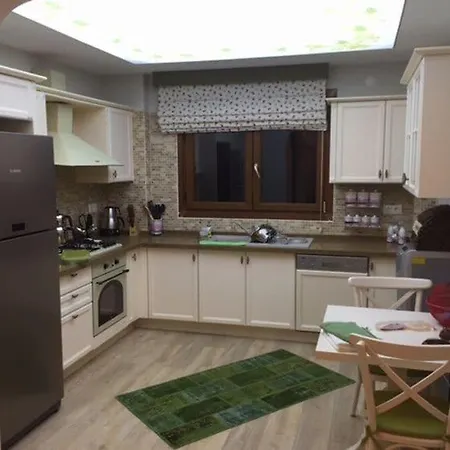 Villa Spacious 3-story W Garden&pool,400m To *