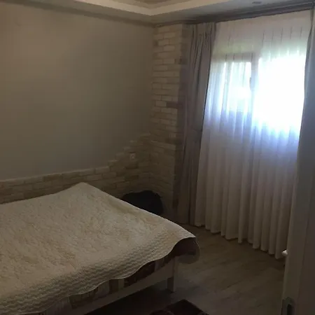 Spacious 3-story W Garden&pool,400m To *