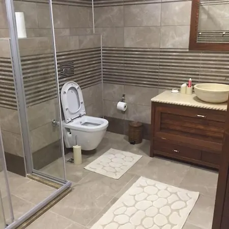 Spacious 3-story W Garden&pool,400m To * Ayvalı