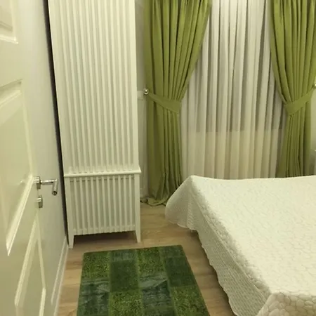 Spacious 3-story W Garden&pool,400m To Villa *