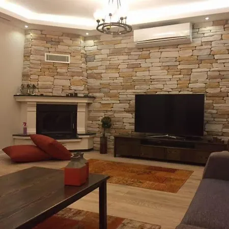 Spacious 3-story W Garden&pool,400m To * Ayvalı