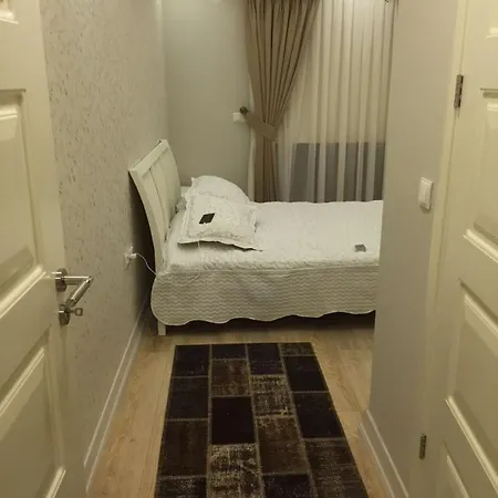 Villa Spacious 3-story W Garden&pool,400m To