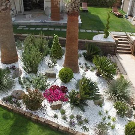 Spacious 3-story W Garden&pool,400m To Ayvalı