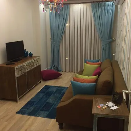 Spacious 3-story W Garden&pool,400m To Ayvalı