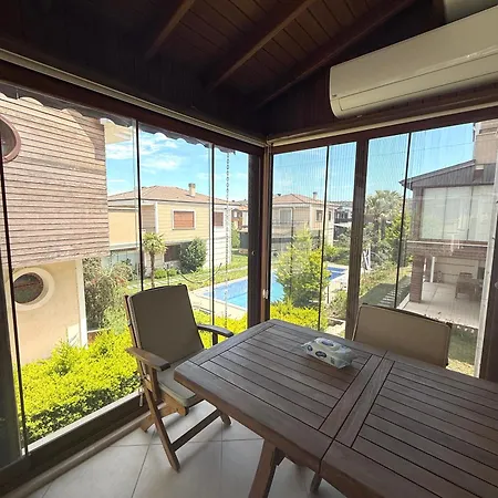 Spacious 3-story W Garden&pool,400m To Villa