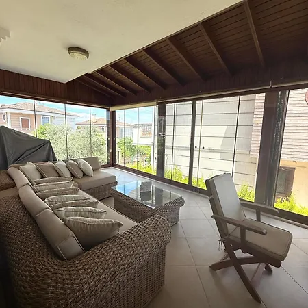 Villa Spacious 3-story W Garden&pool,400m To *