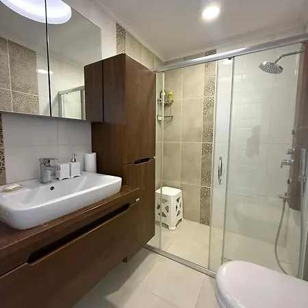 Spacious 3-story W Garden&pool,400m To Villa Ayvalı