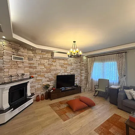 Spacious 3-story W Garden&pool,400m To Villa