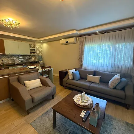 Spacious 3-story W Garden&pool,400m To Villa