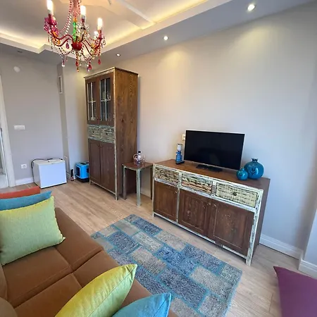 Spacious 3-story W Garden&pool,400m To Villa