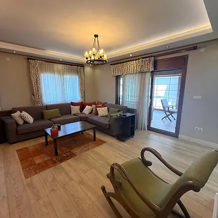 Spacious 3-story W Garden&pool,400m To Villa Ayvalı