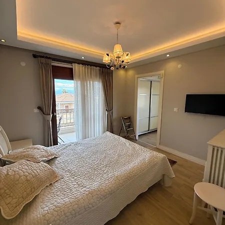 Villa Spacious 3-story W Garden&pool,400m To