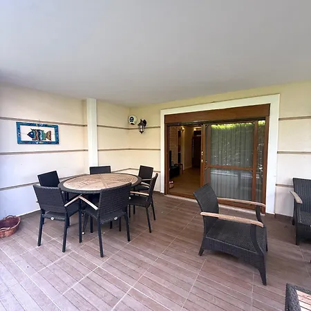 Spacious 3-story W Garden&pool,400m To Villa *