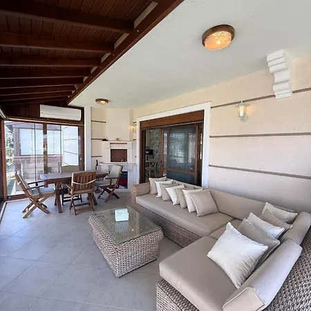 Spacious 3-story W Garden&pool,400m To Villa *