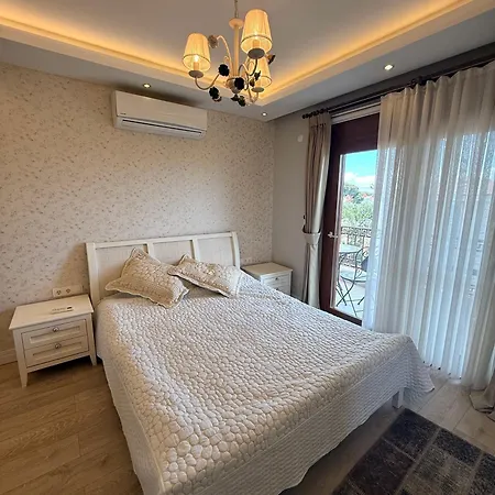 Spacious 3-story W Garden&pool,400m To Villa