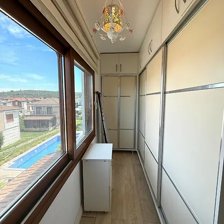Villa Spacious 3-story W Garden&pool,400m To