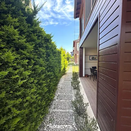 Villa Spacious 3-story W Garden&pool,400m To