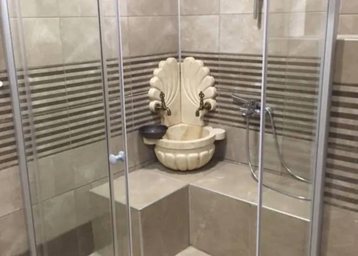 Spacious 3-story W Garden&pool,400m To Villa *