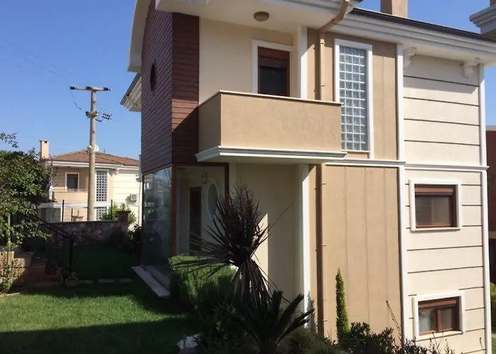 Villa Spacious 3-story W Garden&pool,400m To *