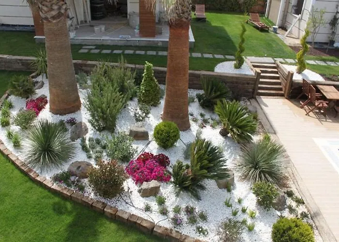 Spacious 3-story W Garden&pool,400m To Ayvalı