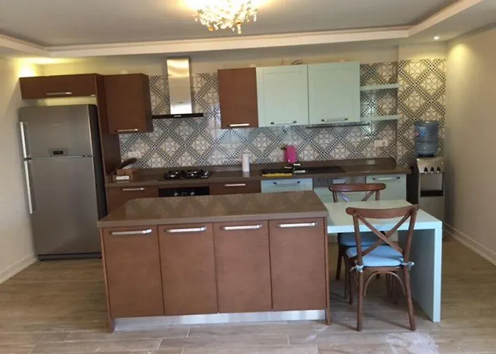 Spacious 3-story W Garden&pool,400m To Villa