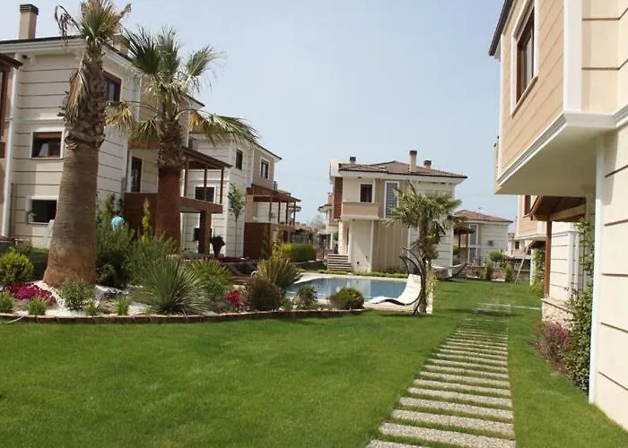 Villa Spacious 3-story W Garden&pool,400m To *