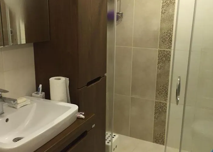 Villa Spacious 3-story W Garden&pool,400m To Ayvalı